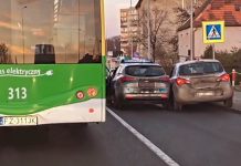 Zderzenie z radiowozem w Zielonej Górze. Sprawca uderzył w tył (FILM, ZDJĘCIE CZYTELNIKA)