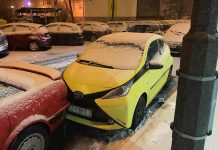 Kierowca hondy uderzył w kilka samochodów w Zielonej Górze i uciekł (ZDJĘCIA CZYTELNIKA)