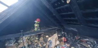 Poważny pożar domu. Ogień zniszczył poddasze (ZDJĘCIA)