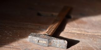 Atak młotkiem w Zielonej Górze. Ofiara trafiła do szpitala