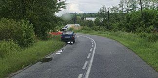 Zderzenie busa firmy kurierskiej i fiata uno pod Nowogrodem Bobrzańskim (ZDJĘCIE CZYTELNIKA)