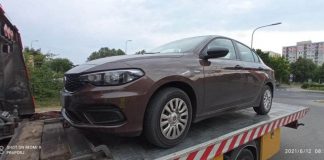 Pijany Ukrainiec za kierownicą fiata wpadł w Zielonej Górze. Wydmuchał 1,5 promila alkoholu (ZDJĘCIA)