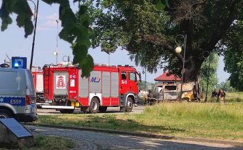 Pożar busa w Krośnie Odrzańskim. Ranne dwie osoby. Wylądował śmigłowiec LPR (FILM, ZDJĘCIA CZYTELNIKA)
