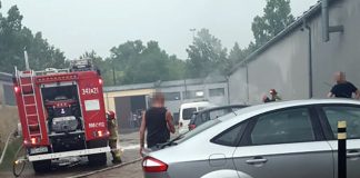 Piorun uderzył w samochód w Zielonej Górze. Pojazd zapalił się (ZDJĘCIE CZYTELNIKA)