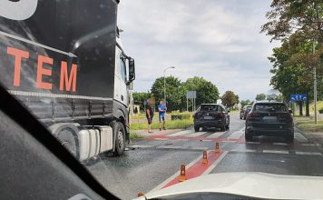 Ciężarówka uderzyła w volkswagena w centrum Zielonej Góry (ZDJĘCIA CZYTELNIKÓW)