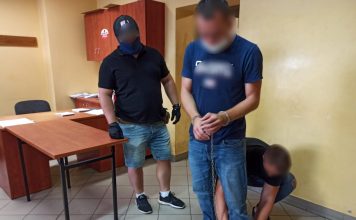 Kierowca autobusem celowo wjechał w grupę ludzi. Zabił 19-latkę (FILM)