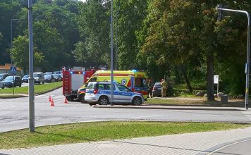 Radiowóz na sygnałach staranował fiata. Winny policjant (ZDJĘCIA)