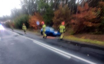 Zderzanie audi i busa renault za Nowogrodem Bobrzańskim. Na miejscu służby ratunkowe (ZDJĘCIE CZYTELNIKA)