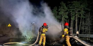 Pożar samochodu dostawczego na S3 pod Świebodzinem. Spłonął doszczętnie  (ZDJĘCIA)