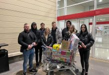 Na zlocie motoryzacyjnym zebrali pieniądze i kupili paczki dla domu dziecka w Zielonej Górze (ZDJĘCIA)