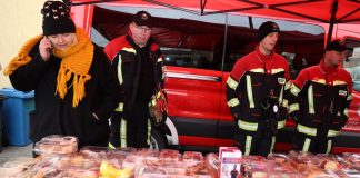 ZIELONA GÓRA Kiermasz w OSP Racula. Wszystko dla strażaka Łukasza Sroki. Zebrano niemal 12 tys. zł (ZDJĘCIA)