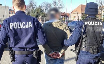Ma podwójny dożywotni zakaz prowadzenia, a jednak uciekał volkswagenem przed policją (ZDJĘCIA)