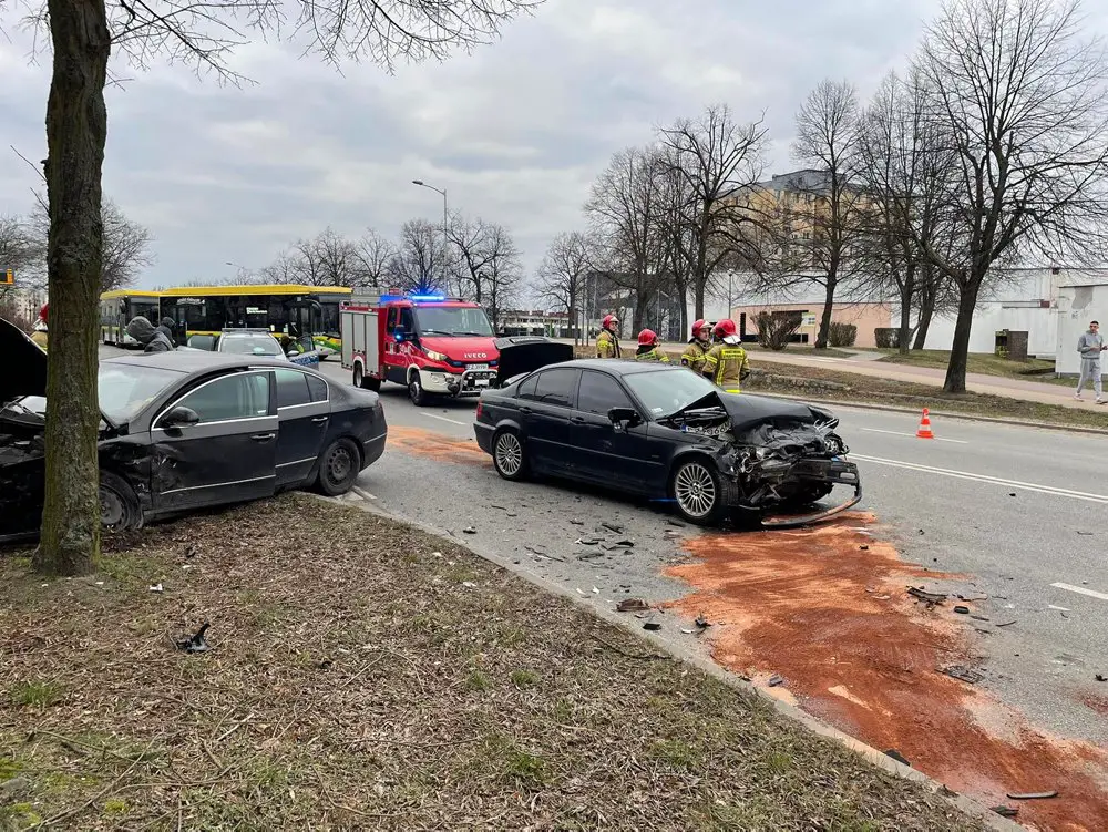 Poważny Wypadek W Zielonej Górze. Bmw I Volkswagen Kompletnie Rozbite ...