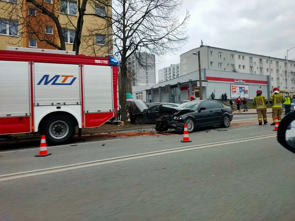 Poważny Wypadek W Zielonej Górze. Bmw I Volkswagen Kompletnie Rozbite ...