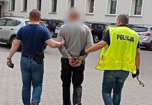Złodziej ukradł z drogerii w Zielonej Górze kosmetyki warte 23 tys. zł. Wpadł zaskoczony na chodniku (FILM)