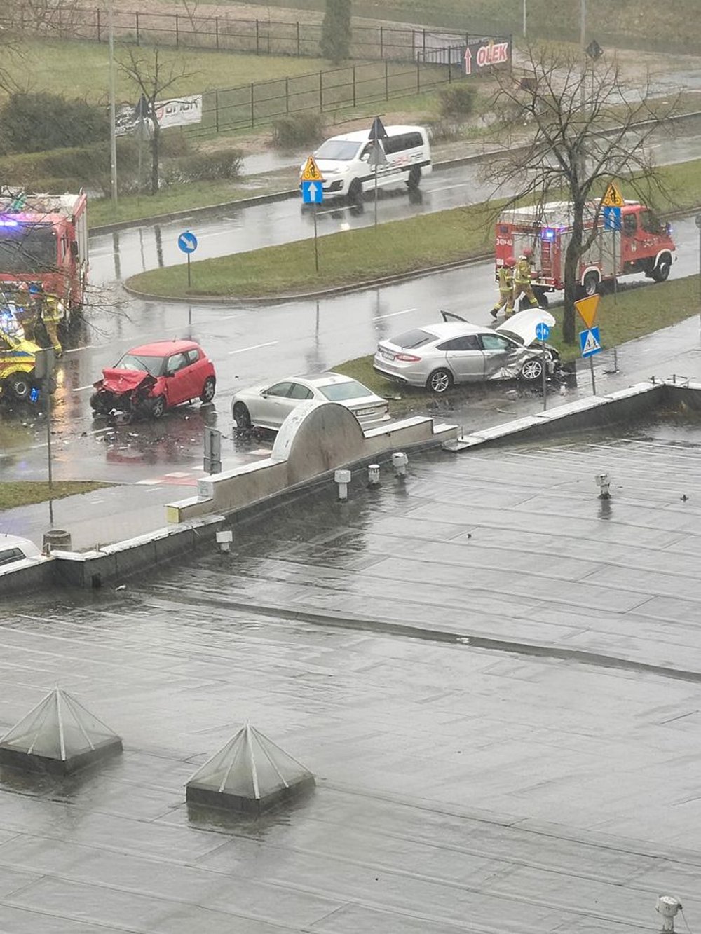 Poważny Wypadek W Zielonej Górze. Zderzenie Trzech Samochodów. Na ...