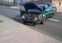 Zderzenie samochodów w Zielonej Górze. Peugeot mocno rozbity (ZDJĘCIA CZYTELNIKA)