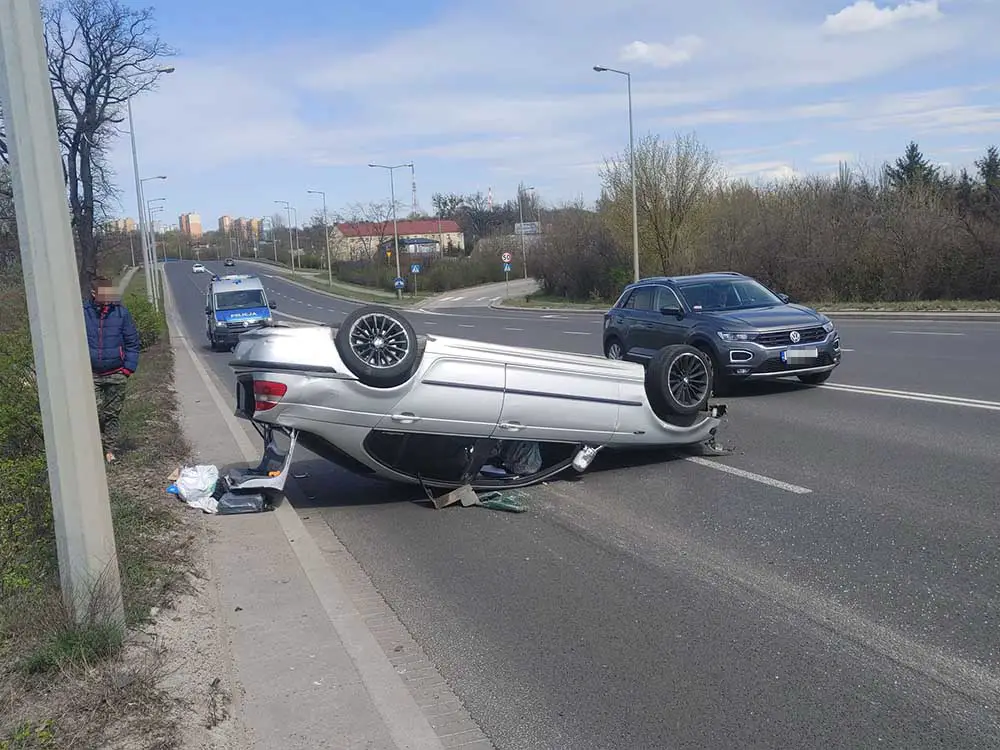 Wypadek. Dachowanie Bmw. Kierowca Pędził Z Dużą Szybkością (ZDJĘCIA ...