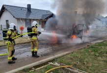 Pożar busa w Suchej. Wybuch zbiornika ranił jedną osobę. Wylądował śmigłowiec LPR (FILM, ZDJĘCIA)