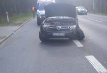 Dwa wypadki na „trasie śmierci”. Mężczyzna leży na poboczu. Na miejsce jadą służby ratunkowe