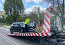 Policja „masowo” odholowała samochody z jednej ulicy w Zielonej Górze (ZDJĘCIA)