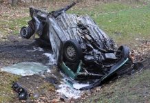 Horror na drodze. Fiat uderzył czołowo w ciężarówkę i spłonął. Kierowca zginął na miejscu (ZDJĘCIA)