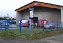 Poważny wypadek w pracy. Pracownik przygnieciony półtonowym pakunkiem. Mężczyzna przeżył