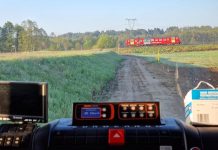 Sarna potrącona przez szynobus. Wezwano strażaków (ZDJĘCIA)