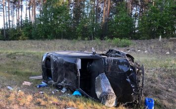 Wypadek. Samochód dachował na autostradzie. Ranna jedna osoba (ZDJĘCIA)