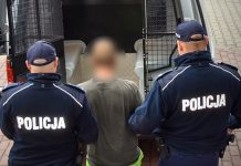 Kierowca audi jak szalony uciekał policji, aż uderzył w śmietniki (ZDJĘCIA)