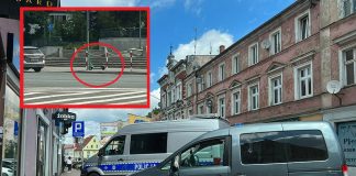 Dwie dziewczyny na elektrycznej hulajnodze uderzyły w samochód w Zielonej Górze. Policja wypisała surowy mandat (ZDJĘCIA CZYTELNIKA)