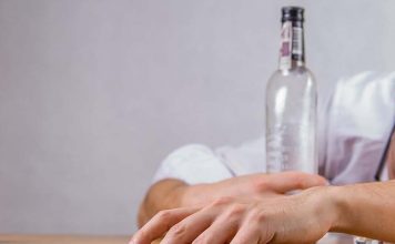 Ukradł butelkę alkoholu i wypił w sklepie, bo jak mówił nie ma pieniędzy