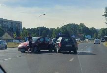 Zderzenie opla i citroena w Zielonej Górze (ZDJĘCIE CZYTELNIKA)