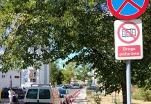 Samochód stoi pół roku na ulicy w Zielonej Górze. Tam jest zakaz parkowania (ZDJĘCIE CZYTELNIKA)