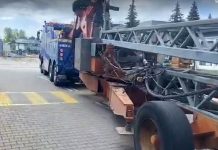 Przewoził maszynę… ale zostawił ją uszkodzoną na drodze w Zielonej Górze i odjechał (FILM)