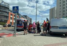 Chwile grozy na chodniku w Zielonej Górze. Zasłabła kobieta (ZDJĘCIA CZYTELNIKÓW)