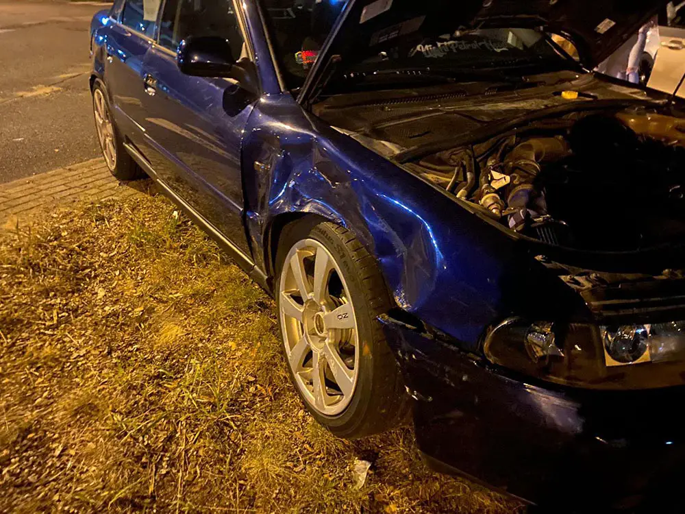 Wypadek W Zielonej Górze. Zderzenie Audi I Mercedesa. Ranna Jedna Osoba ...