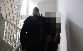 Jeden samochód wjechał do rowu, ale zatrzymano dwóch pijanych kierowców