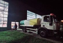 Co za akcja! Wodą z basenu CRS myją ulice w Zielonej Górze (FILM)