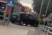 Pożar samochodu w centrum Zielonej Góry. Zapalił się podczas jazdy (ZDJĘCIA CZYTELNIKA)