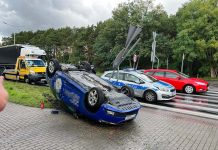 Skoda dachowała na Trasie Północnej w Zielonej Górze (ZDJĘCIA CZYTELNIKÓW)