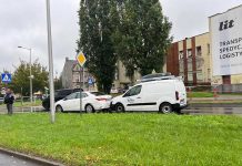 Wypadek w Zielonej Górze. Samochód Enei uderzył w toyotę (ZDJĘCIA)