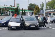 Zderzenie fiata i forda na rodzie PCK w Zielonej Górze (ZDJĘCIA CZYTELNIKA)