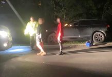 Kobieta wypadła z drogi na parkingu Kauflandu w Zielonej Górze. Jak to zrobiła? (ZDJĘCIA CZYTELNIKA)