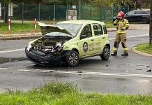 Wypadek w Zielonej Górze. Zderzenie fiata rozwożącego kebab z dacią. Na miejscu policja (ZDJĘCIA CZYTELNIKA)