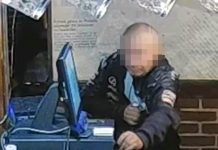 ZIELONA GÓRA Pijany mężczyzna zaczął kraść pieniądze z kasy w Warce. Reakcji kobiety za barem się nie spodziewał (FILM)