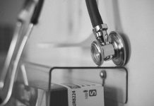 Neurolog zatrzymany za łapówki od przestępców i ratowanie ich przed więzieniem. Został zatrzymany