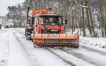 Sytuacja na drogach w Zielonej Górze. Kolizja na rondzie koło Przylepu