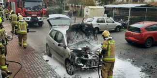 Pożar volkswagena. Na szczęście nie stał koło innych samochodów (ZDJĘCIA)