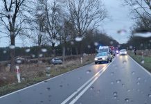 Poważne zdarzenie. Kierujący peugeotem zasłabł podczas jazdy i wypadł z drogi. Wylądował śmigłowiec LPR (ZDJĘCIA)